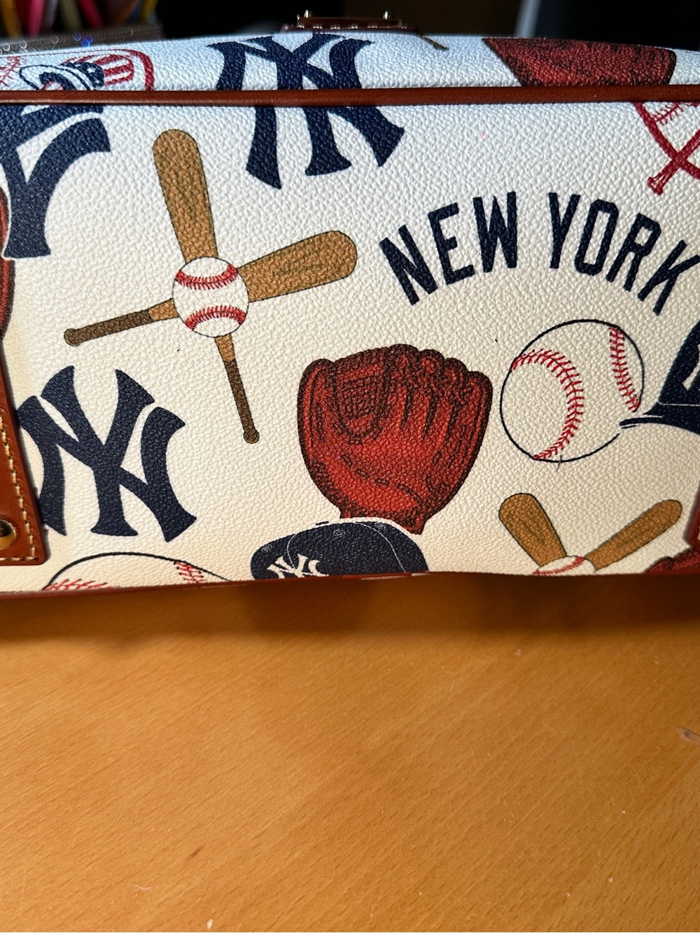 Dooney & Bourke New York Yankees Print Zip Zip Satchel – White/Brown - Picture 4 of 6
